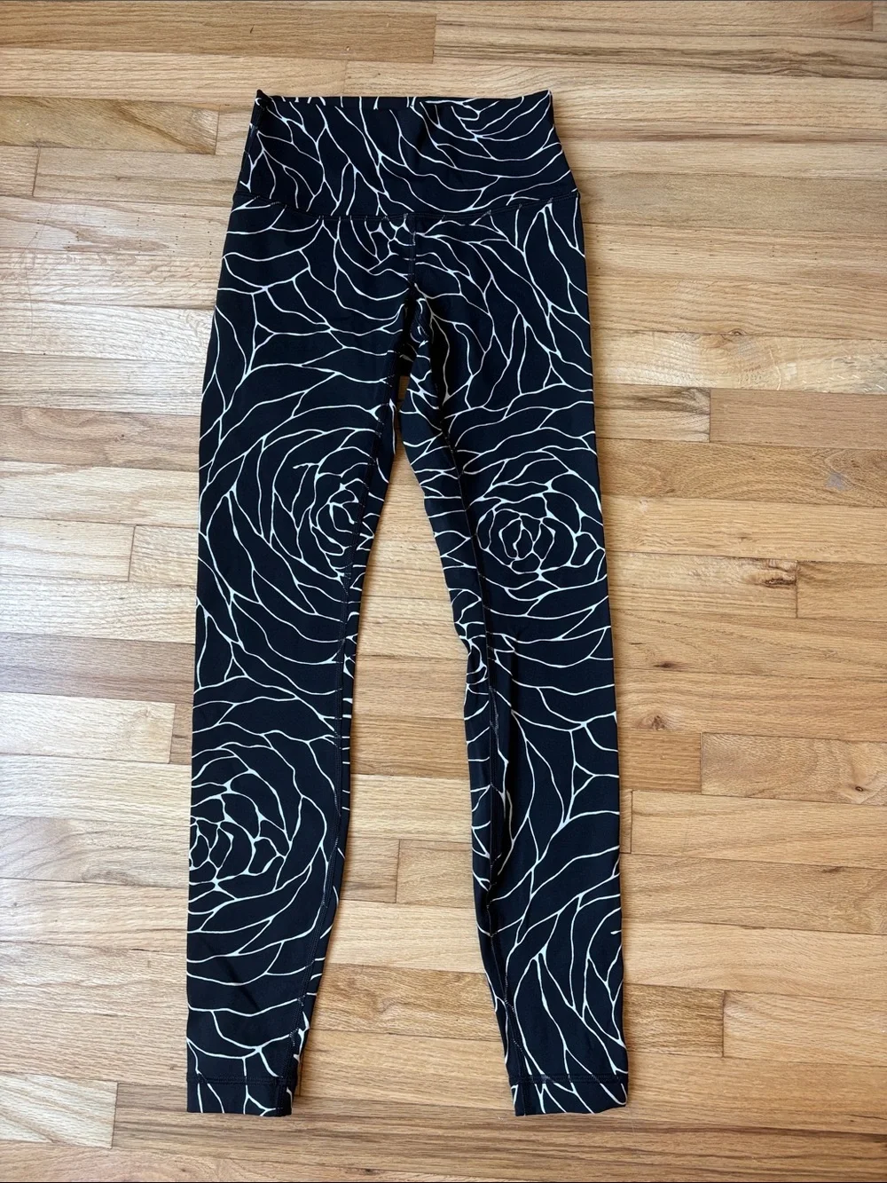 Lululemon Black and White Print Leggings